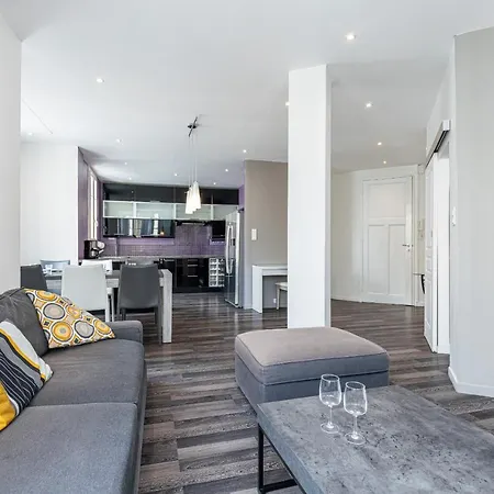 Large 2 Bdrs Down Town - Ac Appartement *