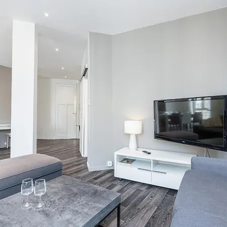 Large 2 Bdrs Down Town - Ac Appartement *