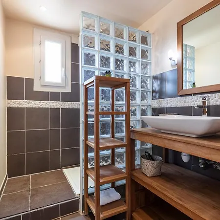 Large 2 Bdrs Down Town - Ac Appartement *